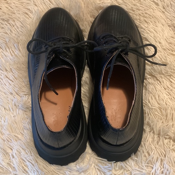 Woman’s size 9/Men’s size 7 ASOS lace up platform oxfords - Picture 3 of 8